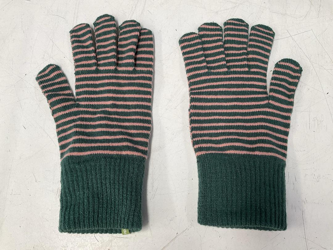 Photo '5' of Misc Items - 2x Halo Xbox 360 Games, Kathmandu Gloves, Hipster Travel Bag Etc