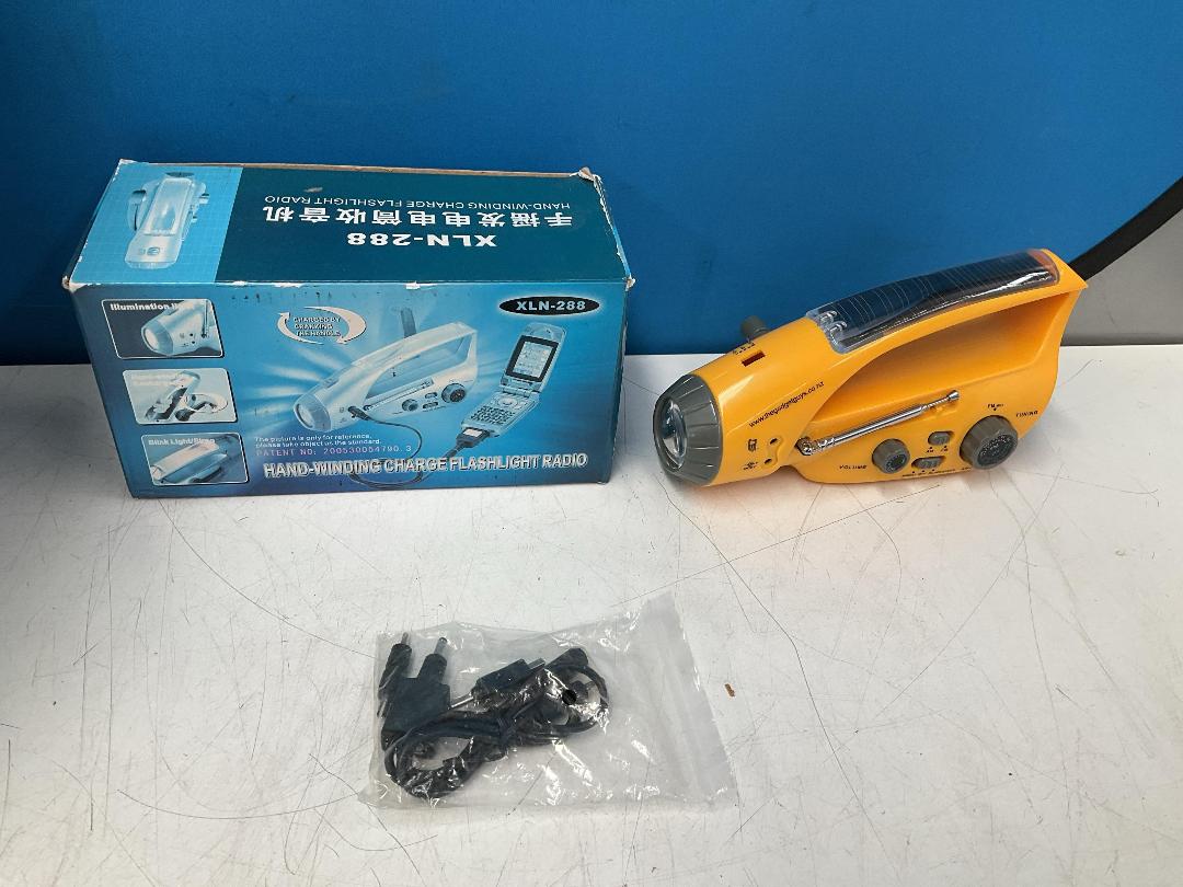 Photo '8' of Misc Items - 2x Halo Xbox 360 Games, Kathmandu Gloves, Hipster Travel Bag Etc