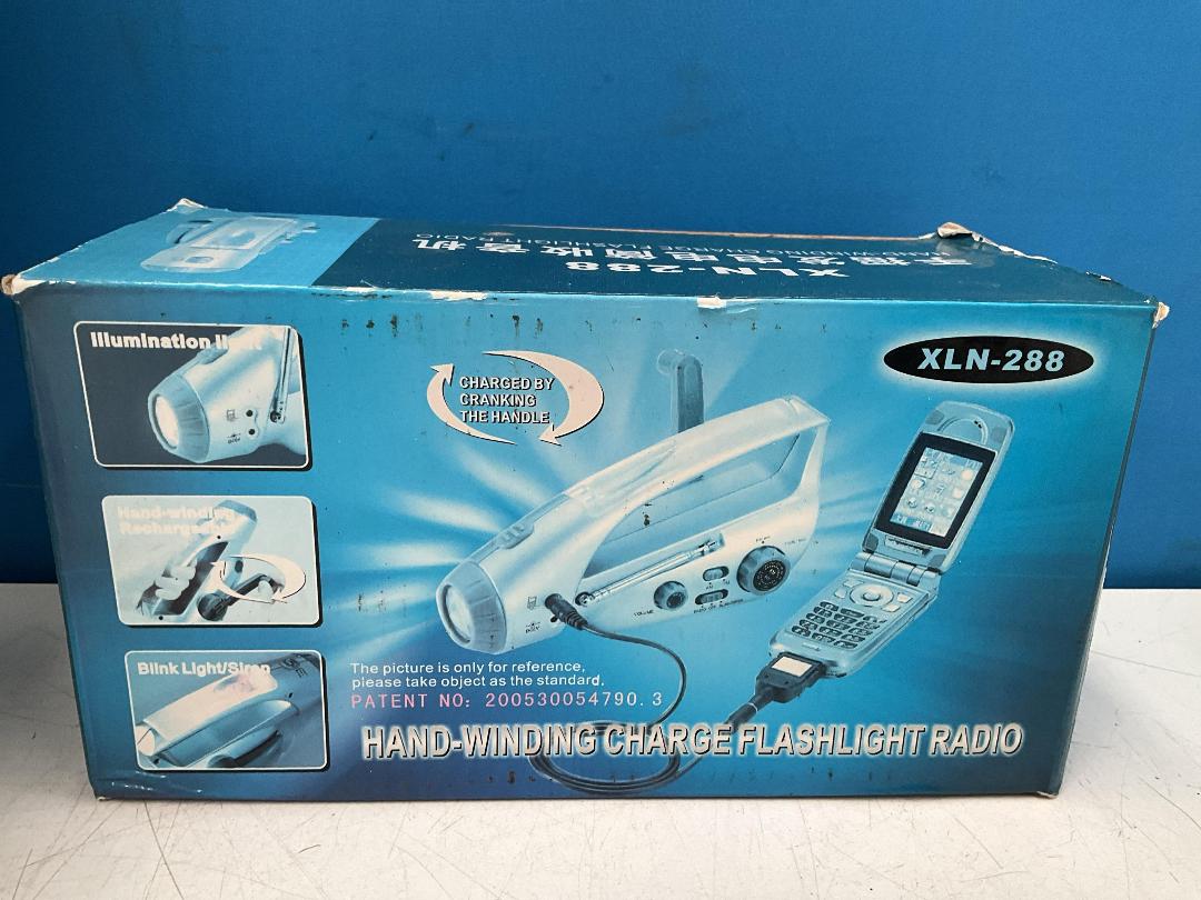 Photo '9' of Misc Items - 2x Halo Xbox 360 Games, Kathmandu Gloves, Hipster Travel Bag Etc