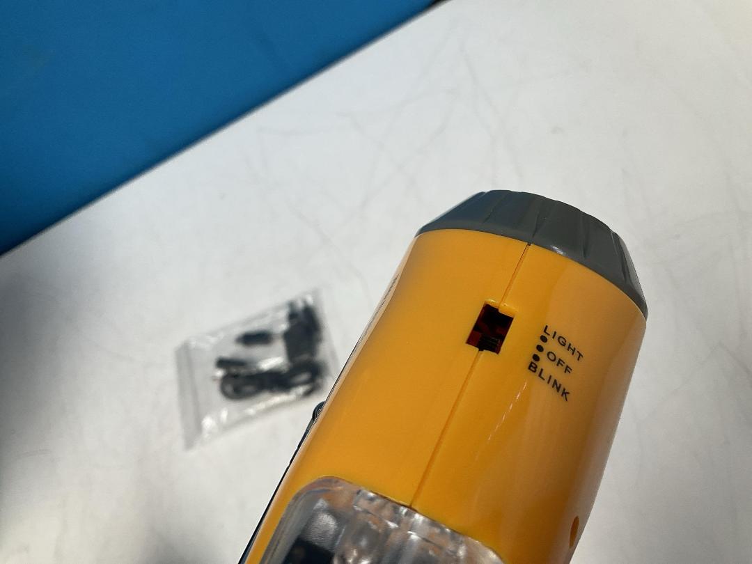 Photo '17' of Misc Items - 2x Halo Xbox 360 Games, Kathmandu Gloves, Hipster Travel Bag Etc