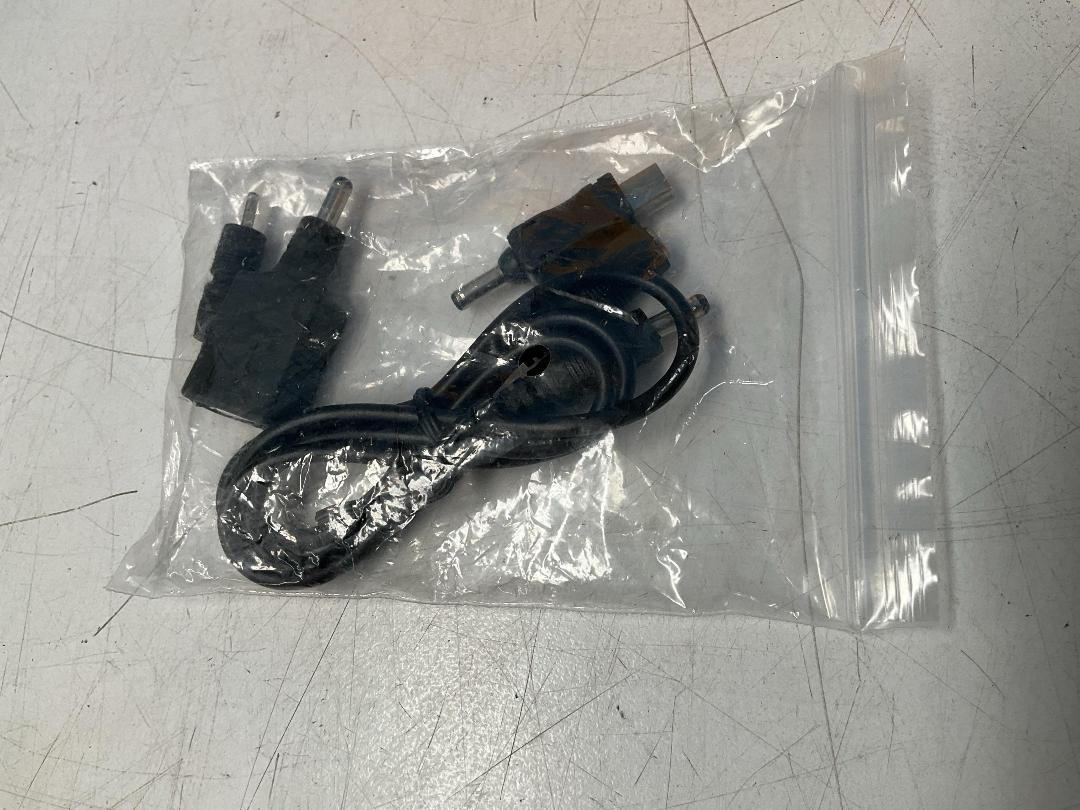 Photo '18' of Misc Items - 2x Halo Xbox 360 Games, Kathmandu Gloves, Hipster Travel Bag Etc