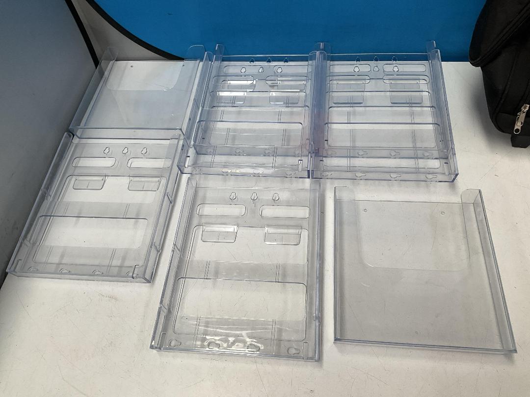 Photo '20' of Misc Items - 2x Halo Xbox 360 Games, Kathmandu Gloves, Hipster Travel Bag Etc