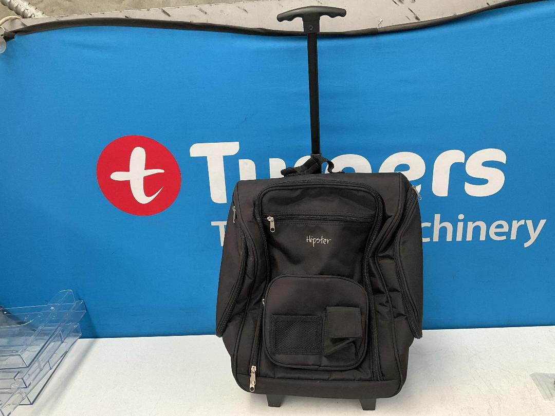 Photo '21' of Misc Items - 2x Halo Xbox 360 Games, Kathmandu Gloves, Hipster Travel Bag Etc