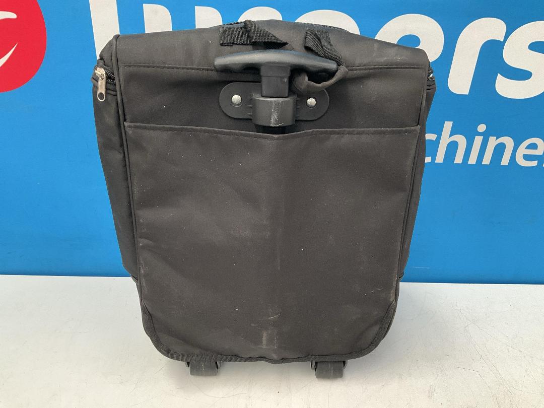 Photo '23' of Misc Items - 2x Halo Xbox 360 Games, Kathmandu Gloves, Hipster Travel Bag Etc