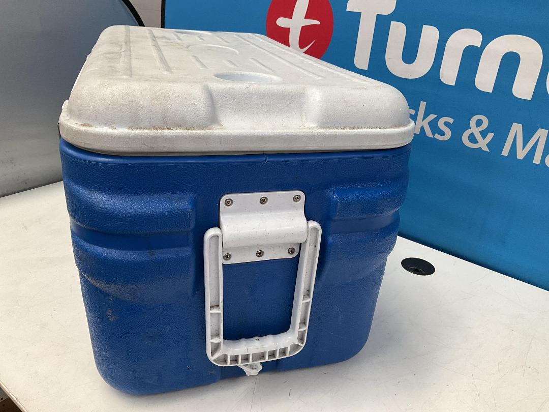 Photo '7' of Blue/White Coloured Chilly Bin on Wheels