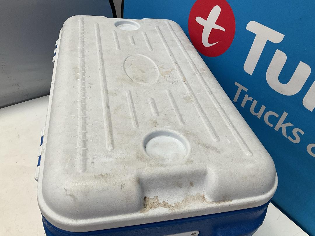 Photo '12' of Blue/White Coloured Chilly Bin on Wheels