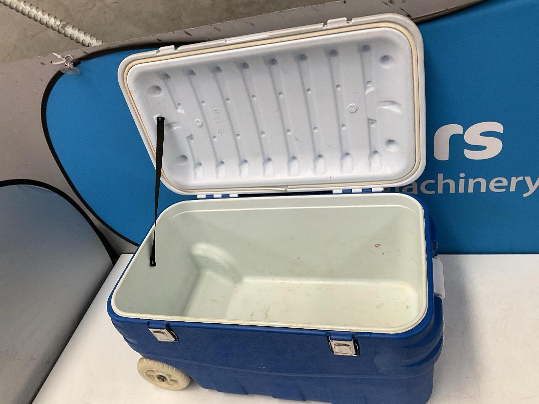 Photo '13' of Blue/White Coloured Chilly Bin on Wheels