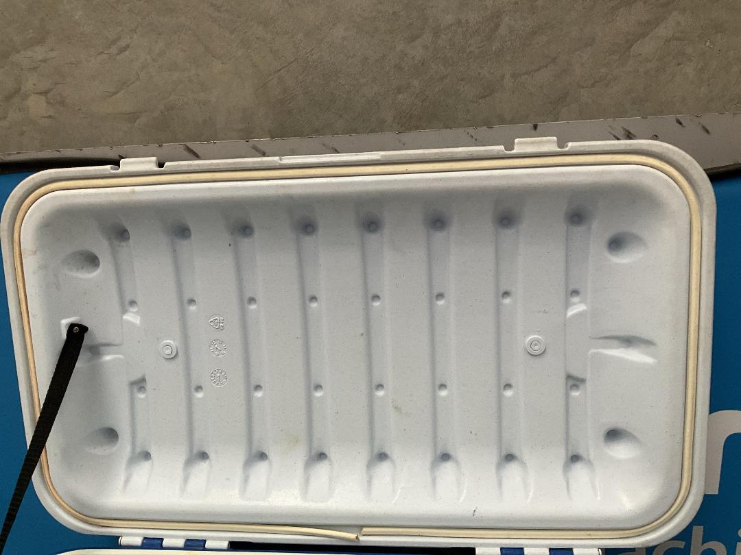 Photo '15' of Blue/White Coloured Chilly Bin on Wheels