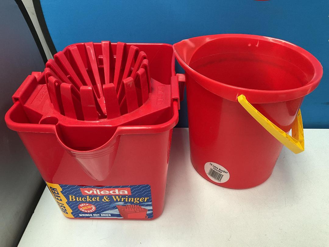 Photo '20' of Coleman Dual Fuel Lamp, 2x Buckets and 3x Doormats