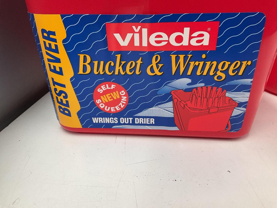 Photo '21' of Coleman Dual Fuel Lamp, 2x Buckets and 3x Doormats