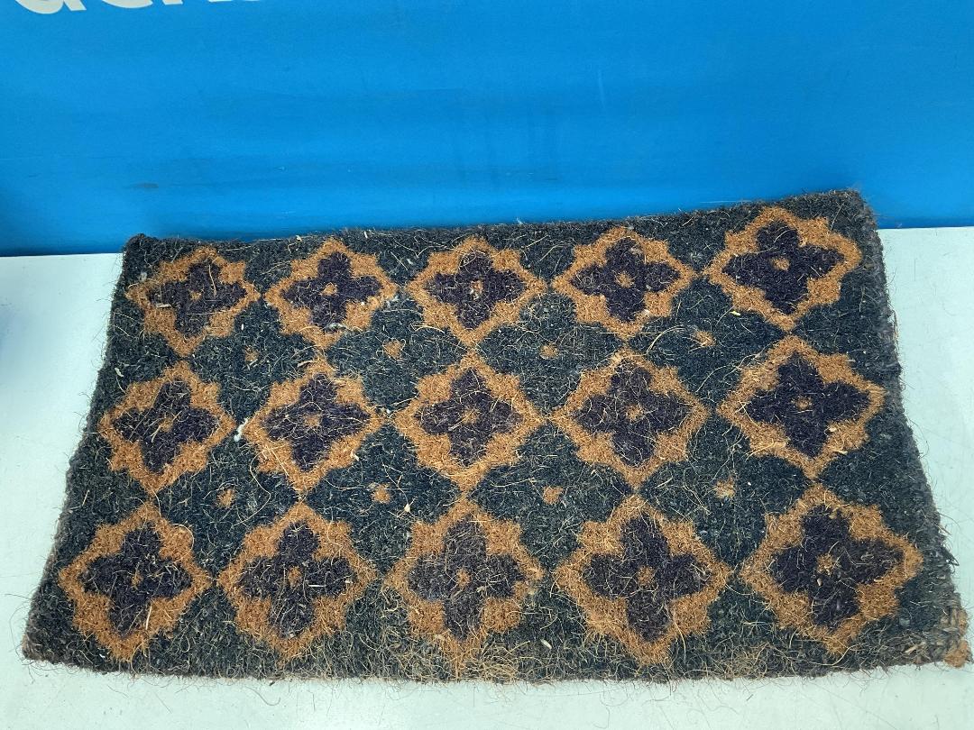 Photo '5' of Coleman Dual Fuel Lamp, 2x Buckets and 3x Doormats