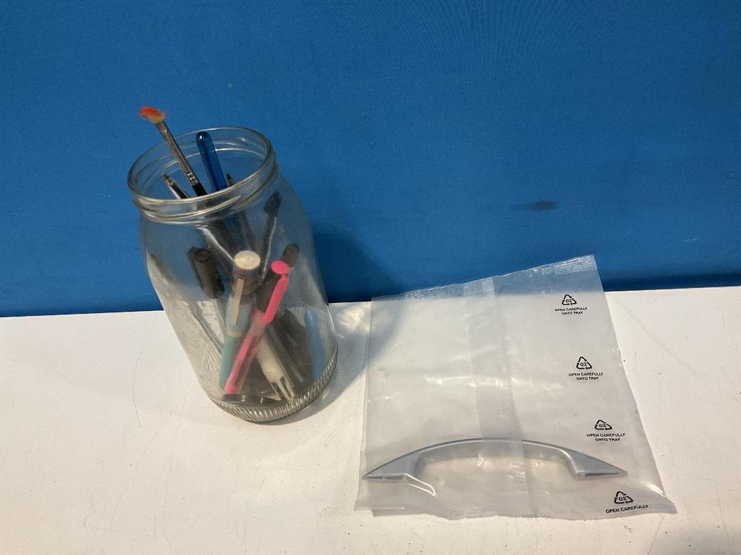 Photo '15' of Miscellaneous Items - Picture, Bags Etc