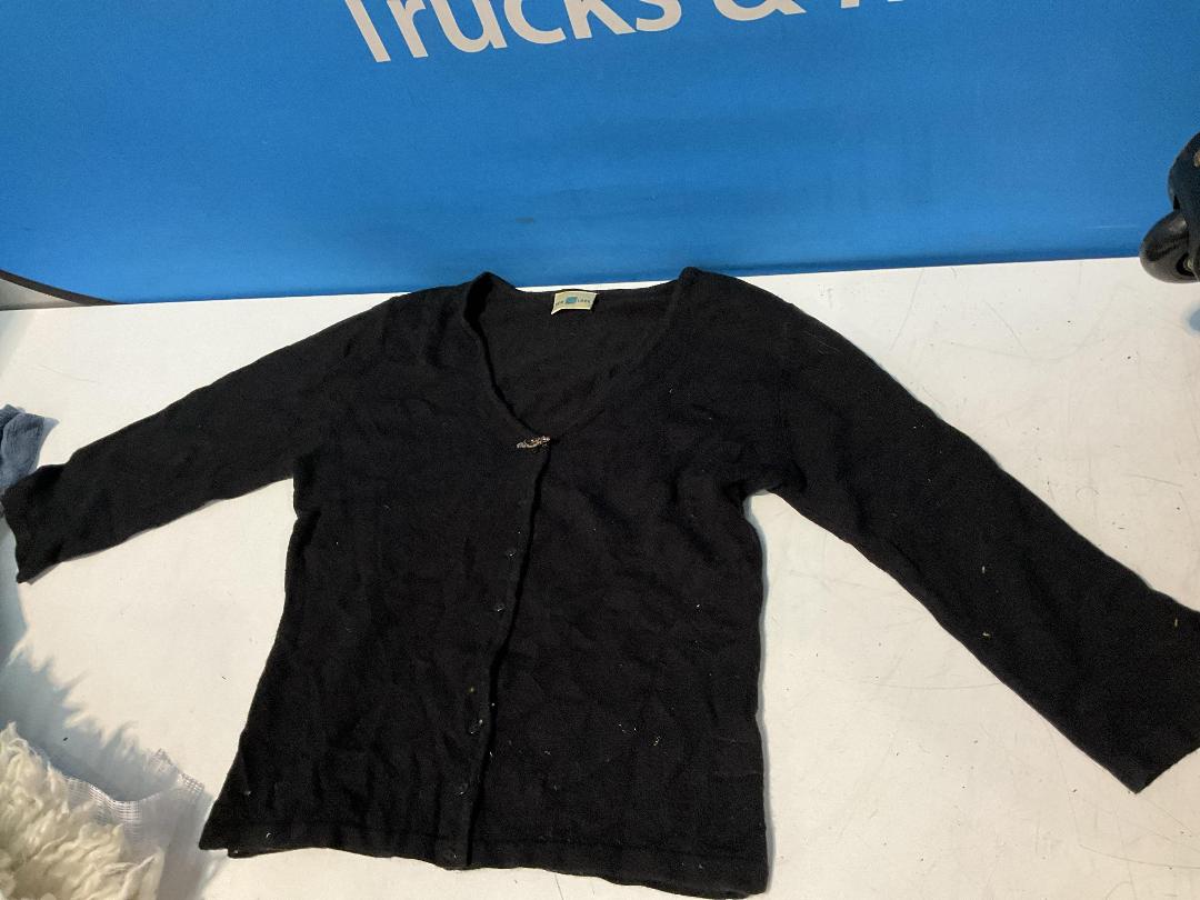 Photo '16' of Miscellaneous Items - Picture, Bags Etc