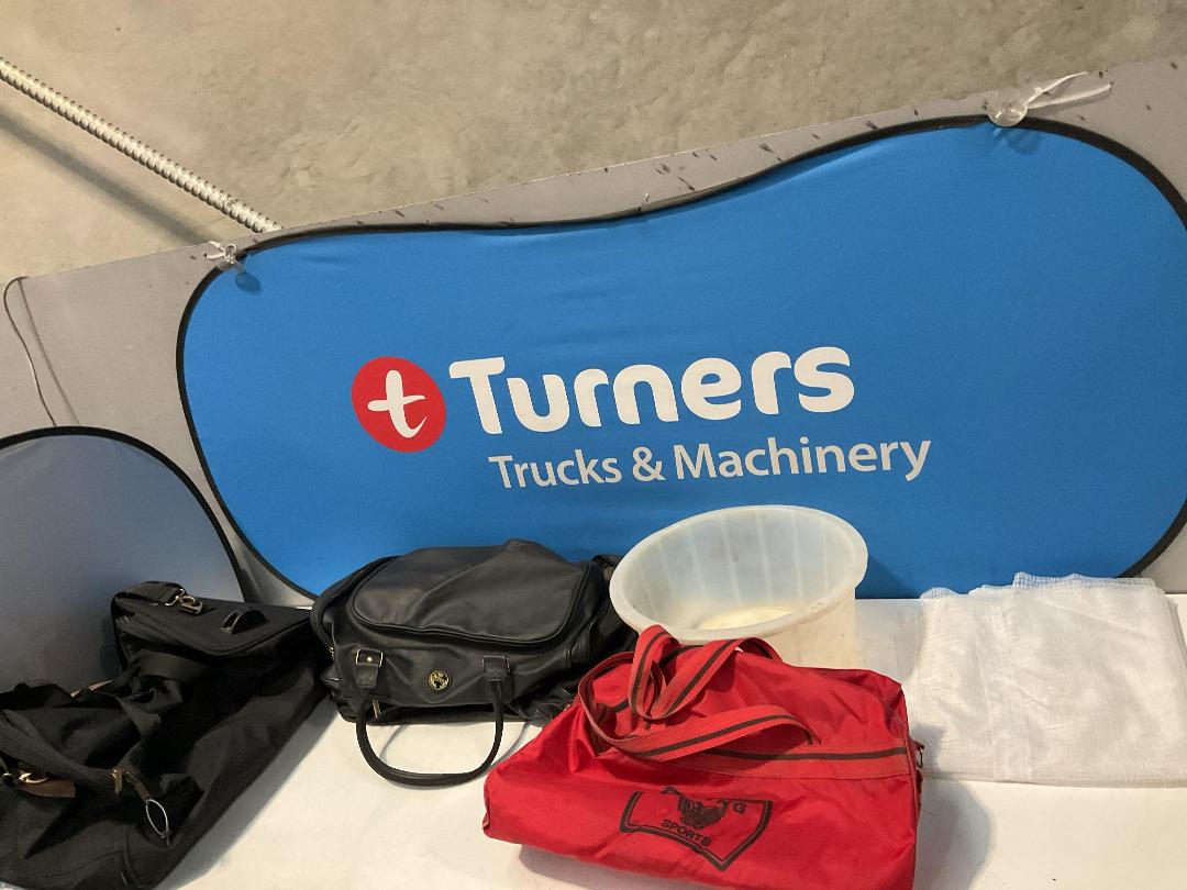 Photo '28' of Miscellaneous Items - Picture, Bags Etc