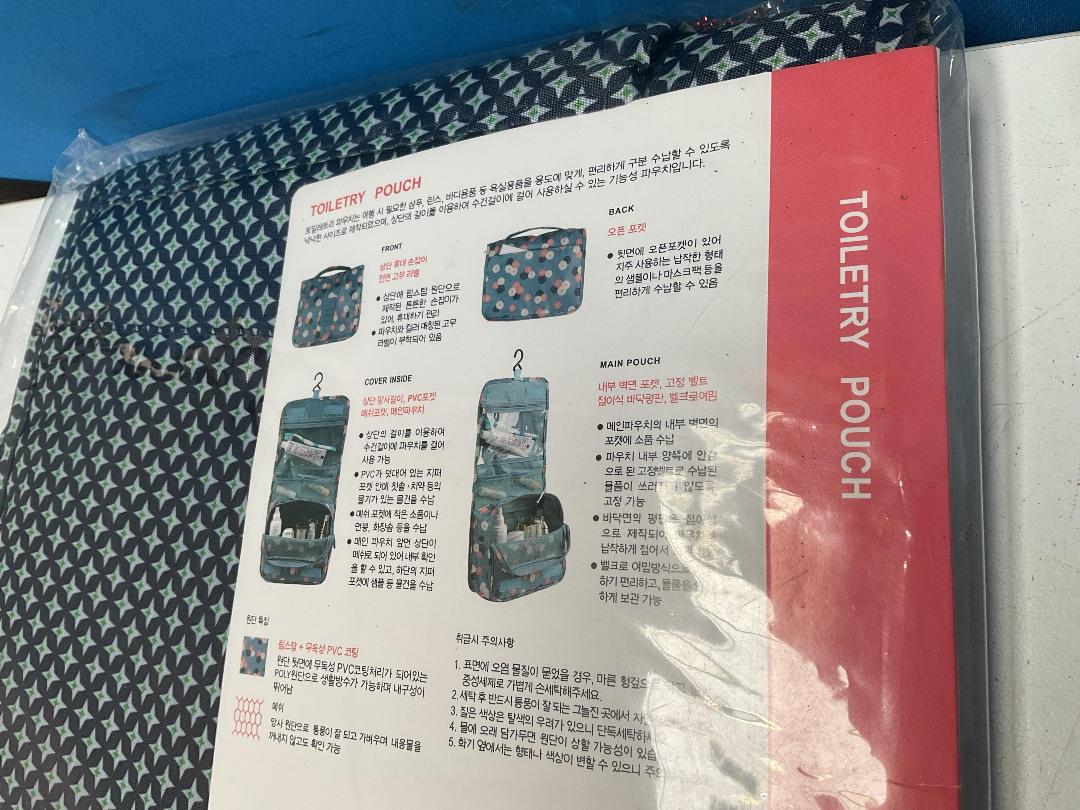 Photo '6' of 4x Patterned and 2x Flower Design Travel Toiletry Pouches *New*