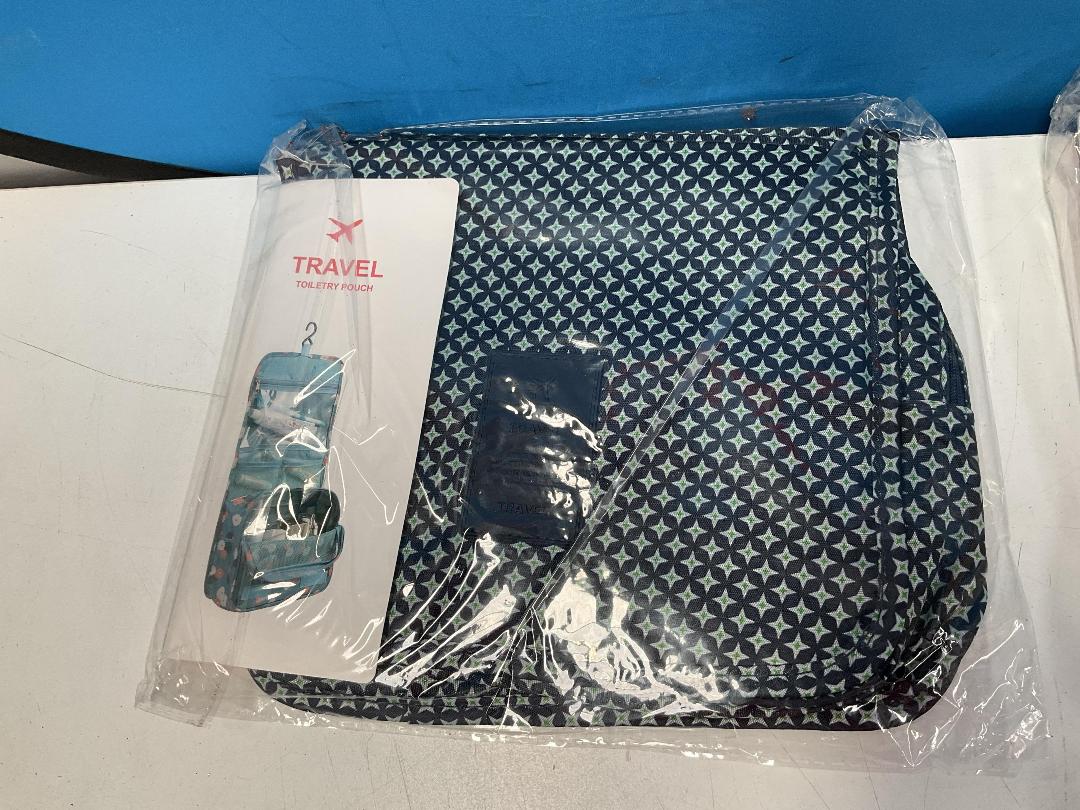 Photo '2' of 4x Patterned and 2x Flower Design Travel Toiletry Pouches *New*