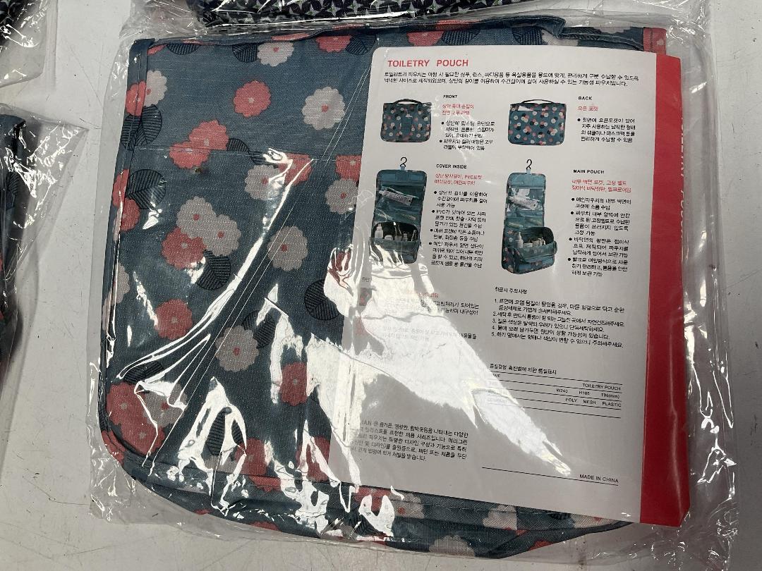 Photo '5' of 4x Patterned and 2x Flower Design Travel Toiletry Pouches *New*