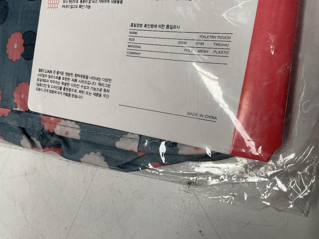 Photo '9' of 4x Patterned and 2x Flower Design Travel Toiletry Pouches *New*