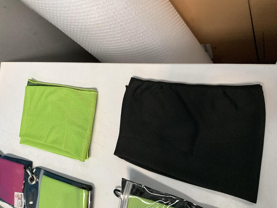 Photo '8' of 32x Assorted Coloured Travel Sweat Towels or Similar- *NEW*