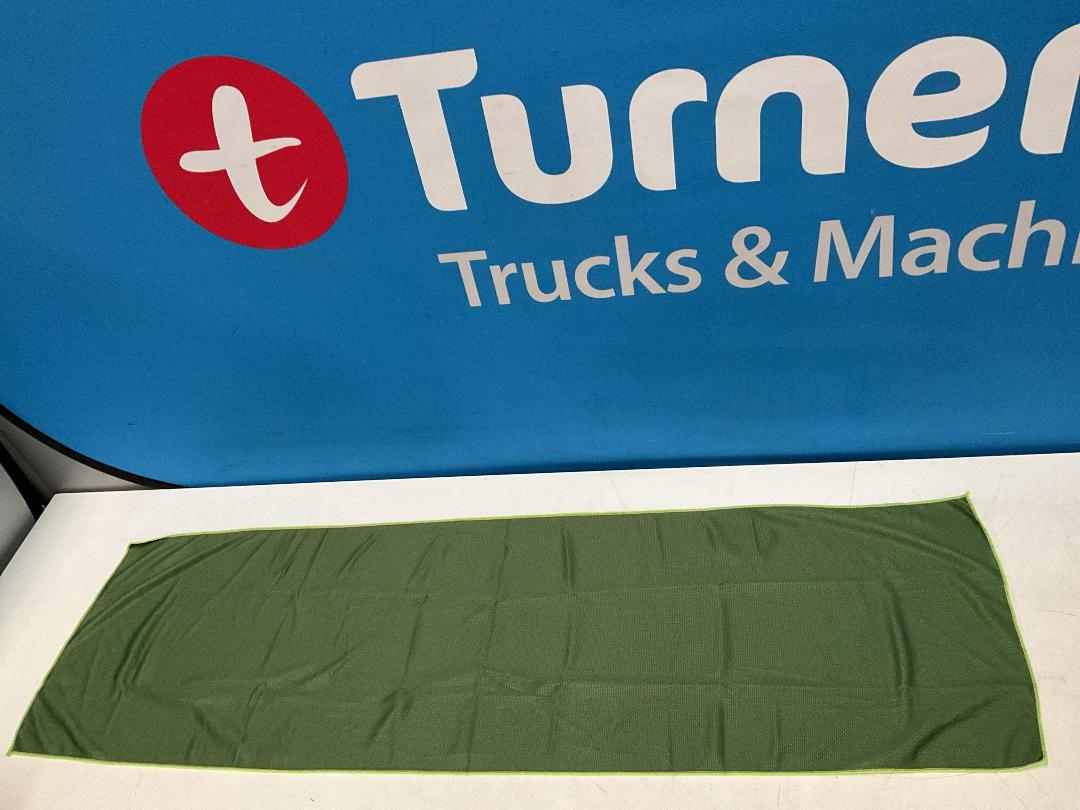 Photo '11' of 32x Assorted Coloured Travel Sweat Towels or Similar- *NEW*