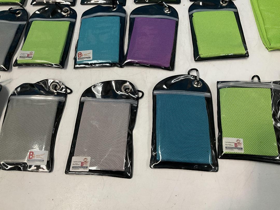 Photo '7' of 32x Assorted Coloured Travel Sweat Towels or Similar- *NEW*