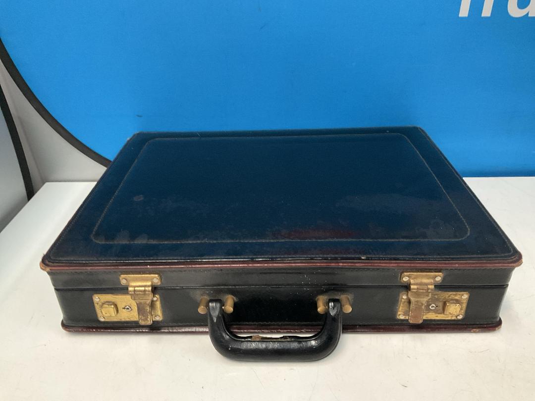 Photo '2' of Escale Suitcase on Wheels and a Black Coloured Briefcase