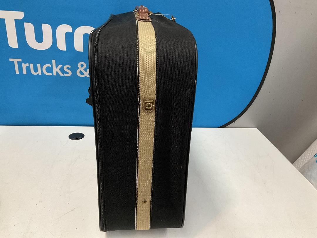 Photo '20' of Escale Suitcase on Wheels and a Black Coloured Briefcase