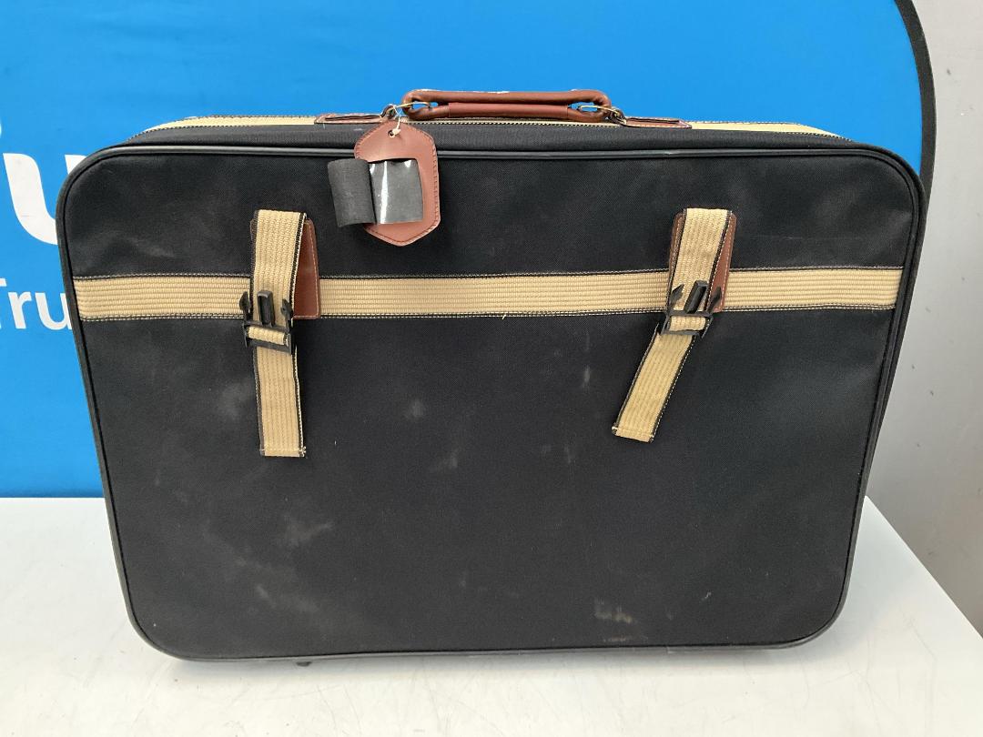 Photo '21' of Escale Suitcase on Wheels and a Black Coloured Briefcase