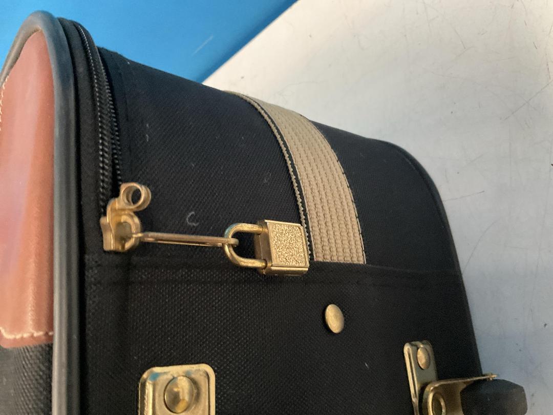 Photo '27' of Escale Suitcase on Wheels and a Black Coloured Briefcase