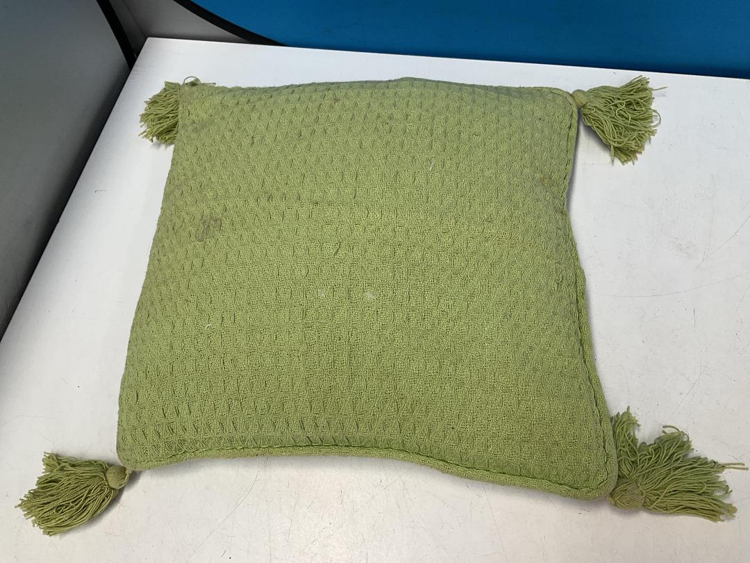 Photo '19' of Miscellaneous Items - Books, Pillow Etc