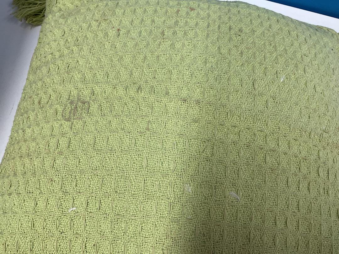 Photo '20' of Miscellaneous Items - Books, Pillow Etc