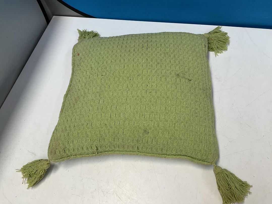 Photo '23' of Miscellaneous Items - Books, Pillow Etc