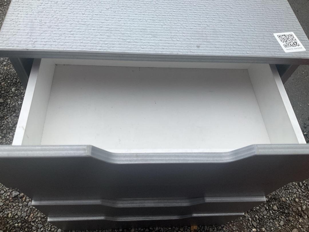 Photo '4' of Filing draws