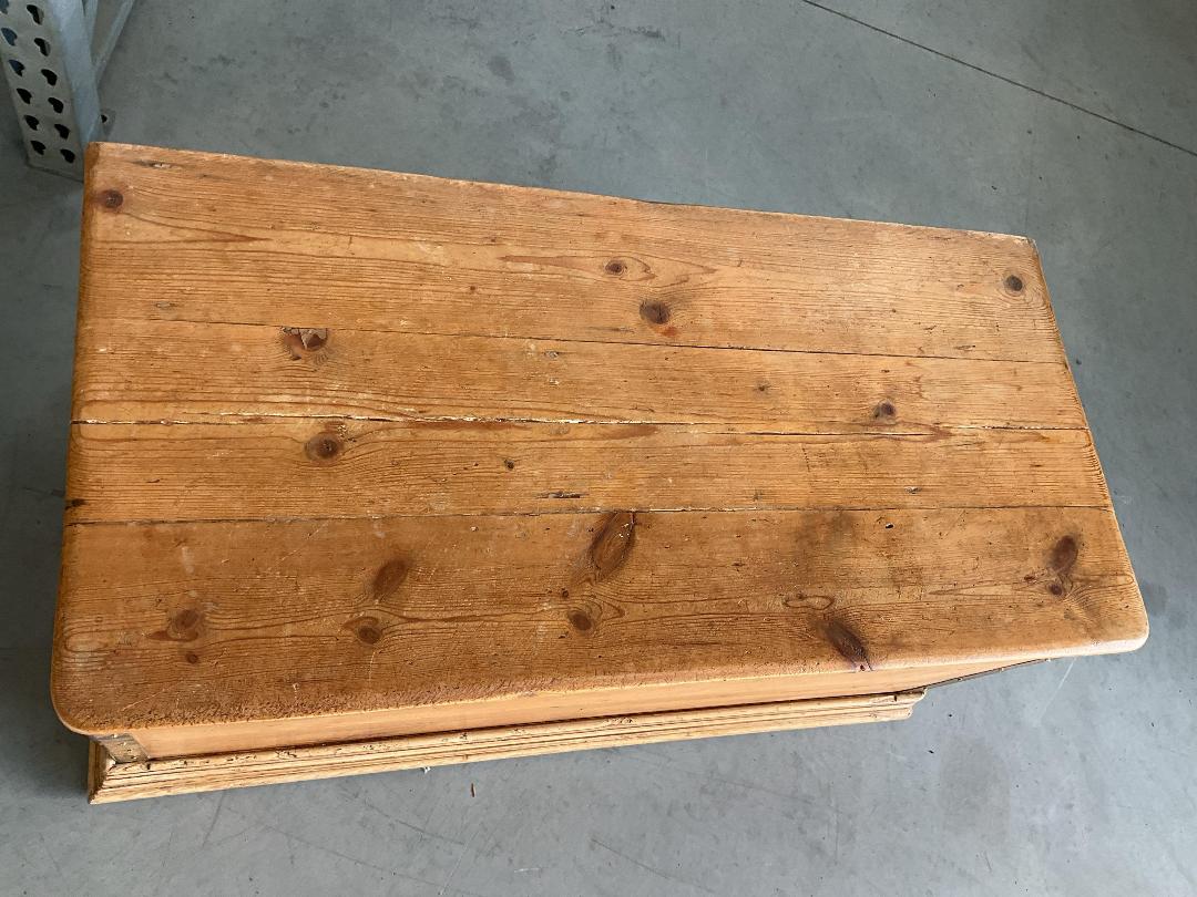 Photo '2' of Wooden-Like Blanket Box