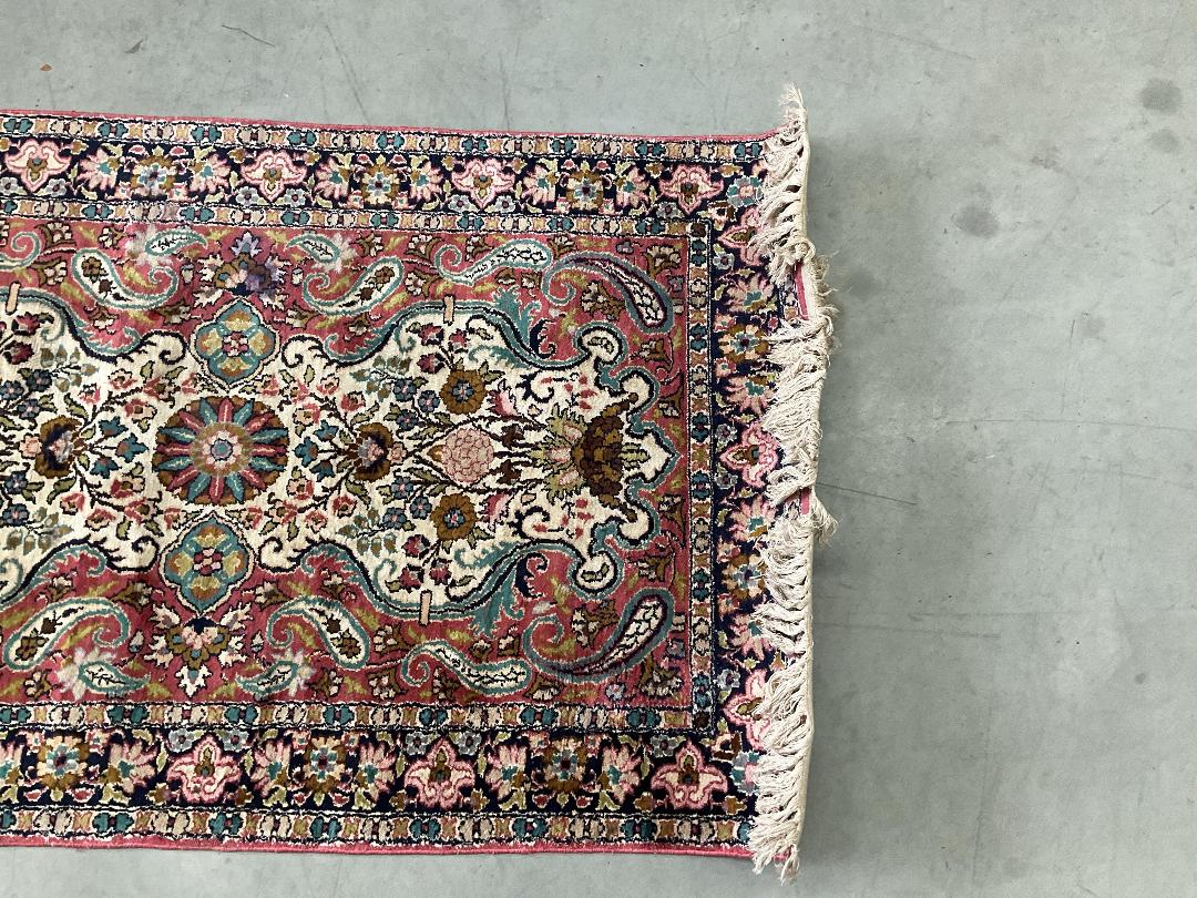 Photo '10' of 2x Rugs/Mats