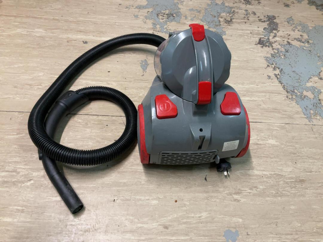 Photo '2' of Living & Co Vacuum