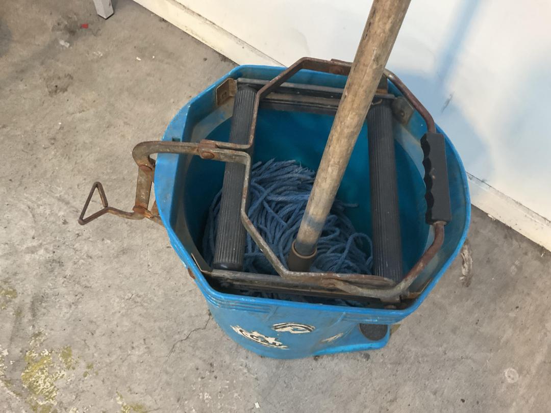 Photo '3' of Blue Mop and bucket Photo '3' of Blue Mop and bucket