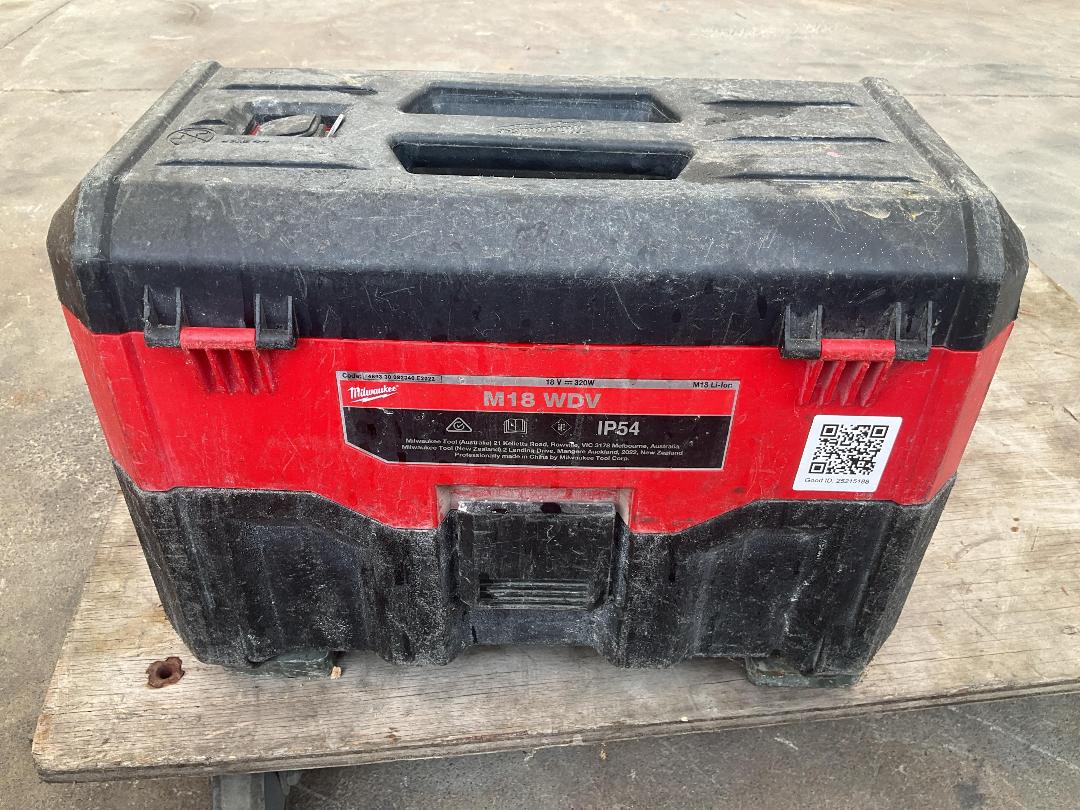 Photo '2' of Milwaukee M18 Wet/Dry Vacuum 18V
