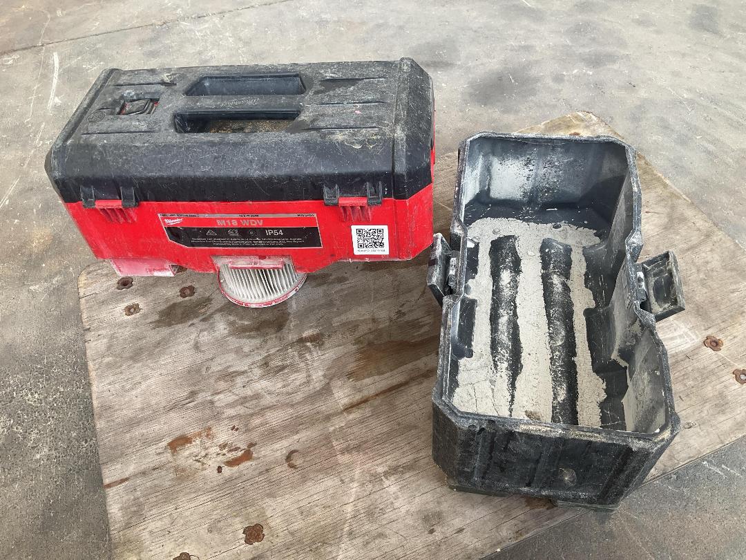 Photo '4' of Milwaukee M18 Wet/Dry Vacuum 18V