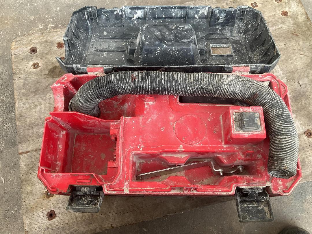 Photo '2' of Milwaukee M18 Wet/Dry Vacuum 18V