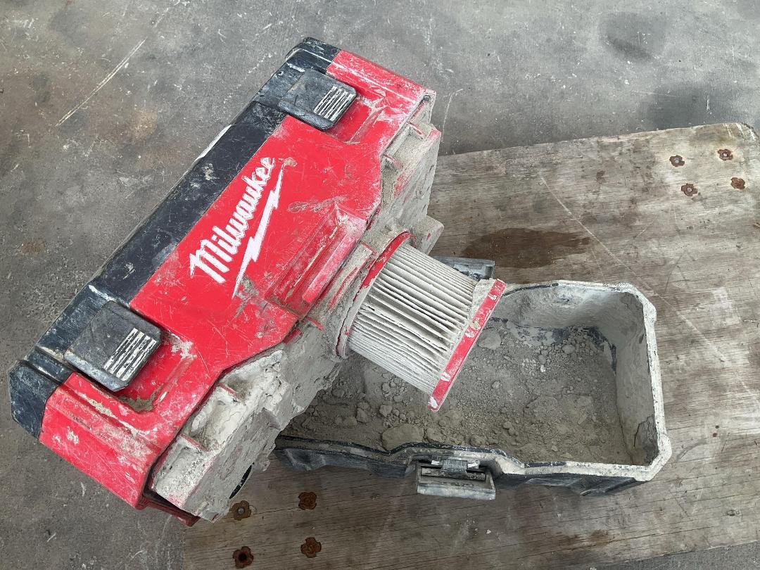 Photo '3' of Milwaukee M18 Wet/Dry Vacuum 18V