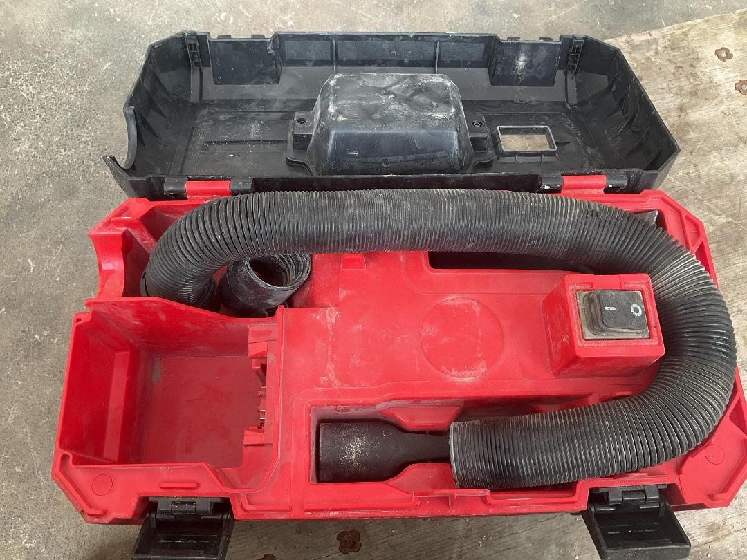 Photo '6' of Milwaukee M18 Wet/Dry Vacuum 18V