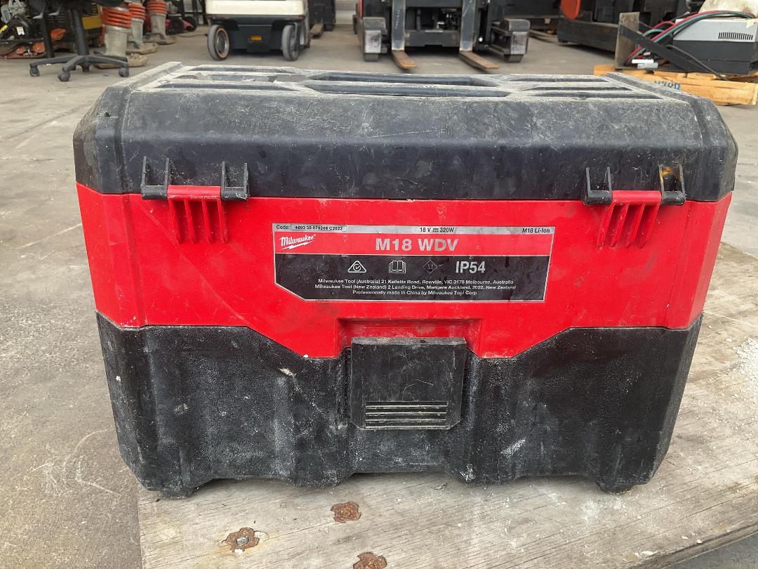 Photo '2' of Milwaukee M18 Wet/Dry Vacuum 18V