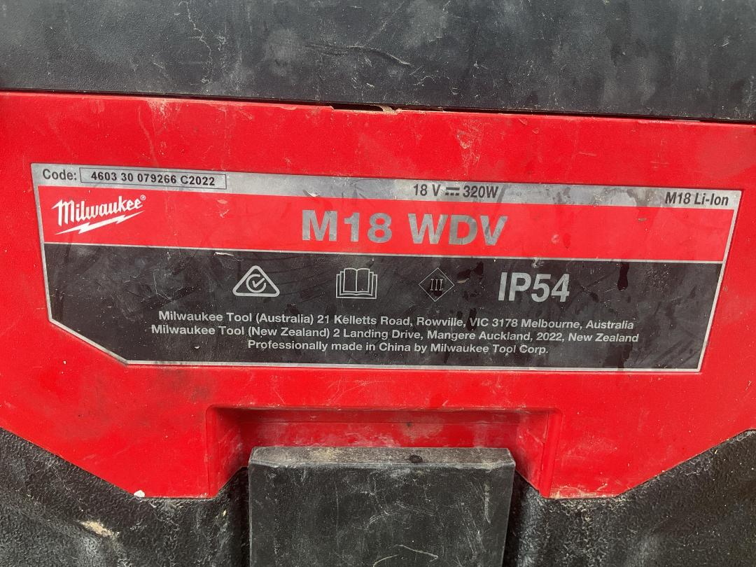 Photo '8' of Milwaukee M18 Wet/Dry Vacuum 18V