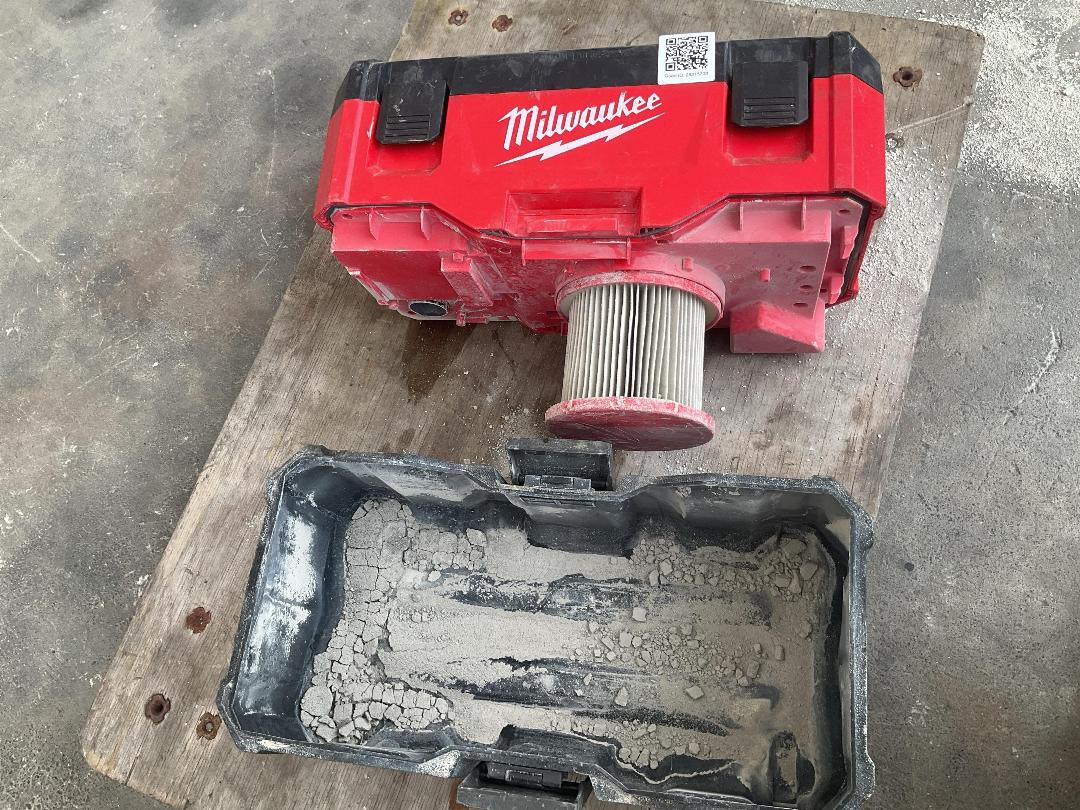 Photo '7' of Milwaukee M18 Wet/Dry Vacuum 18V