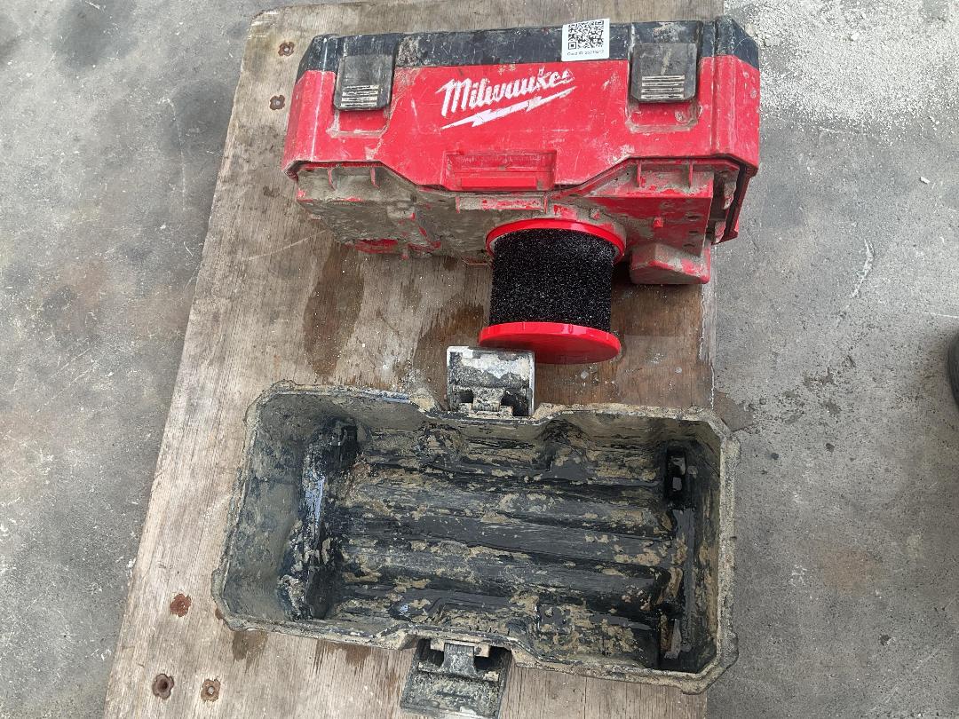 Photo '4' of Milwaukee M18 Wet/Dry Vacuum 18V