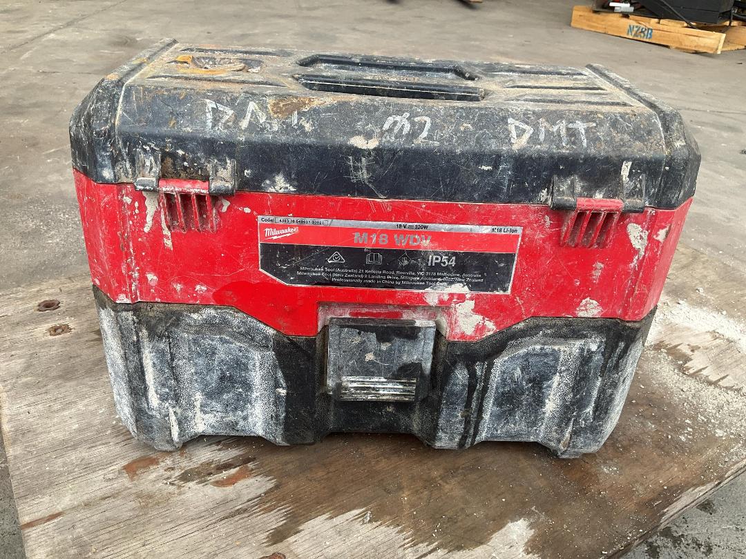 Photo '2' of Milwaukee M18 Wet/Dry Vacuum 18V
