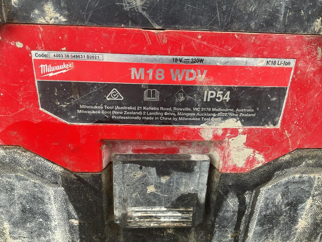Photo '8' of Milwaukee M18 Wet/Dry Vacuum 18V