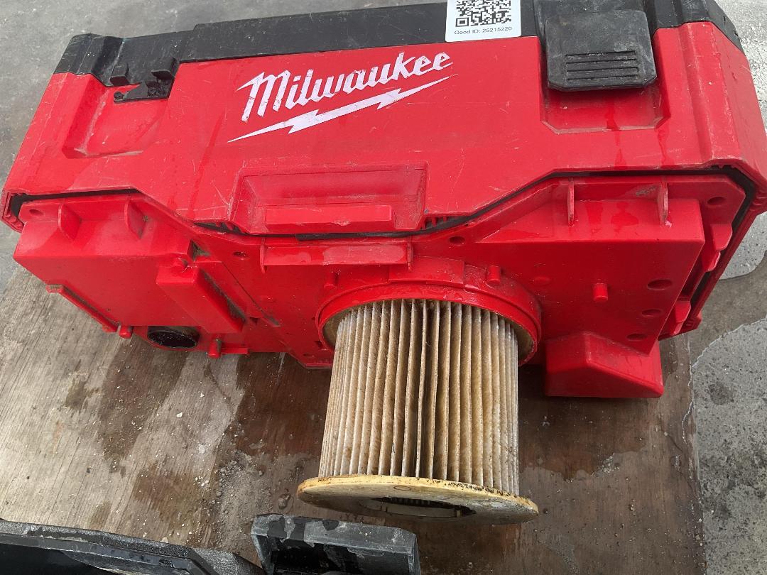 Photo '3' of Milwaukee M18 Wet/Dry Vacuum 18V