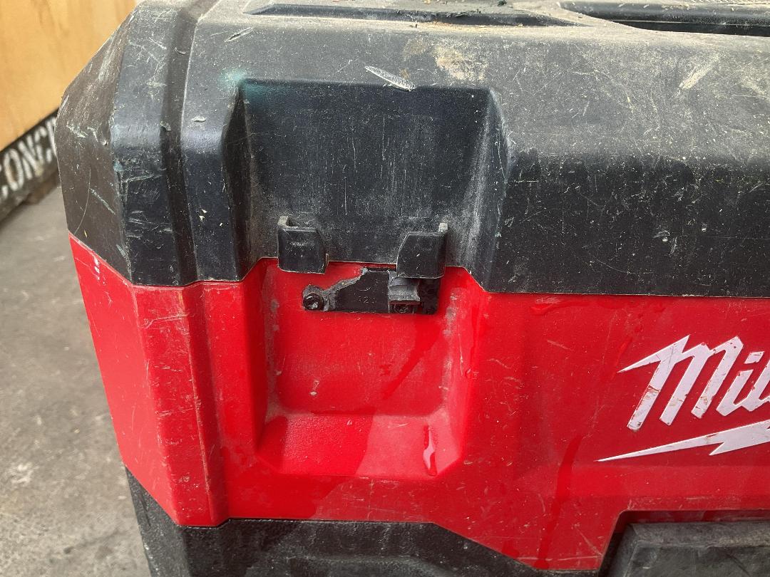 Photo '6' of Milwaukee M18 Wet/Dry Vacuum 18V